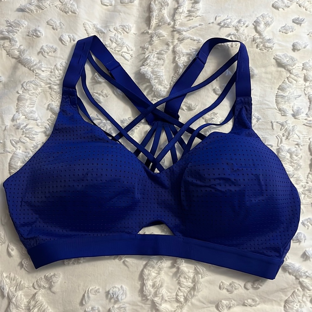 VS Sport Sports Bra